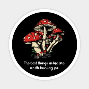 Motivating quote goblincore - The best things in life are worth hunting for Magnet